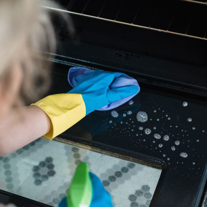 remover manchas persistentes en el horno